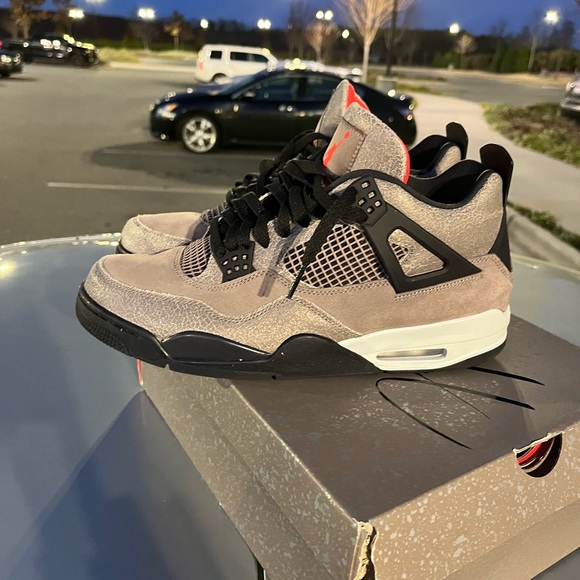 Jordan’s 4 - Picture 4 of 4